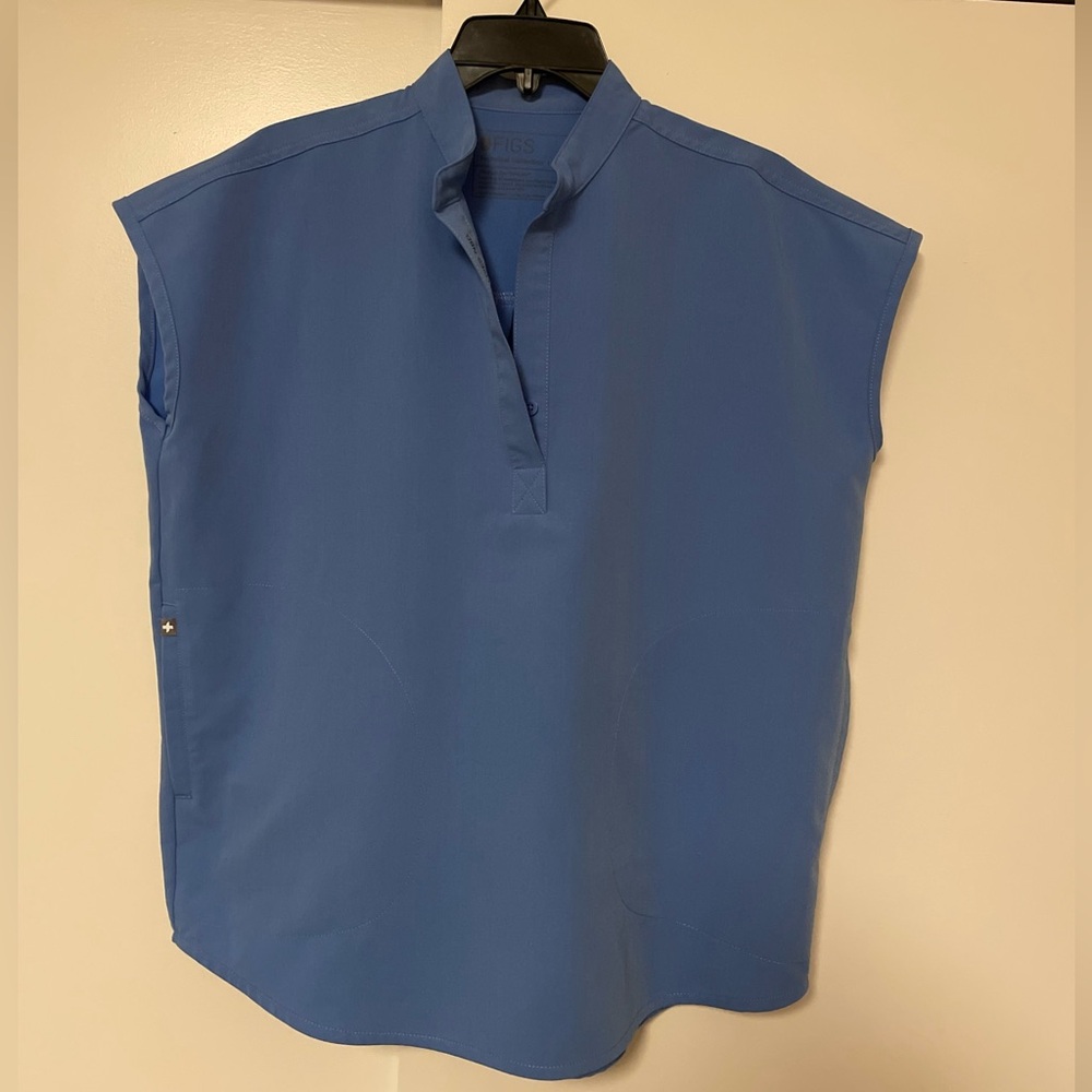 FIGS Rafaela Oversized Scrub Top. Blue. Size XSmall